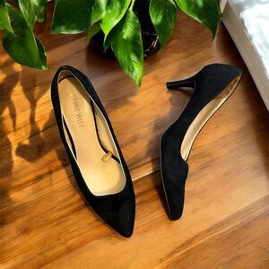 Nine West Black Pumps Heels 7 Pointed Toe Kitten Small Heel Faux Suede